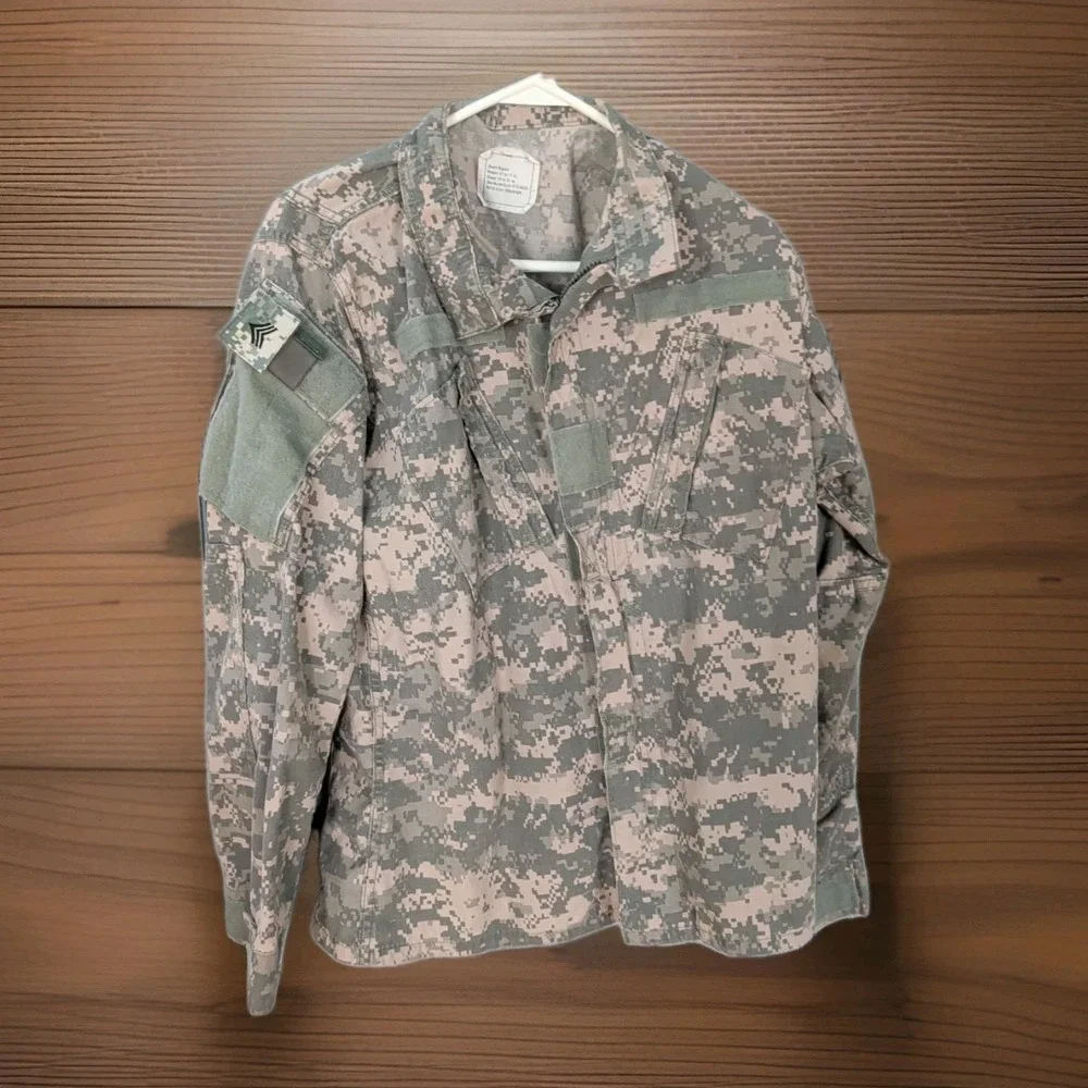 US Army ACU Coa Digital Camo Small Regular 67 To 71 In Chest 33 To 37. Sgt Patch